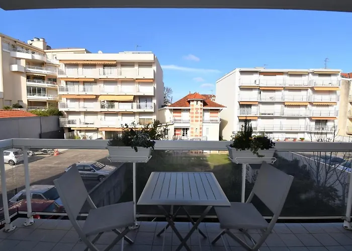 Apartamento : T2 Moderne à 2 Pas De La Avec Balcon, Wifi, Parking Et Tv Cinéma - Fr-1-420-71 *