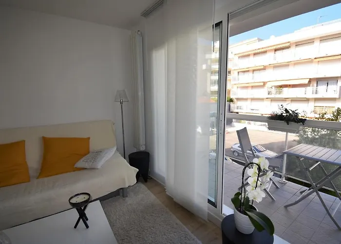 : T2 Moderne à 2 Pas De La Avec Balcon, Wifi, Parking Et Tv Cinéma - Fr-1-420-71 Apartamento *