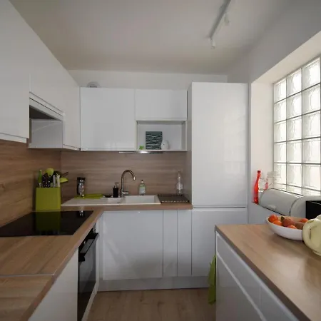 公寓 : T2 Moderne A 2 Pas De La Avec Balcon, Wifi, Parking Et Tv Cinema - Fr-1-420-71 *