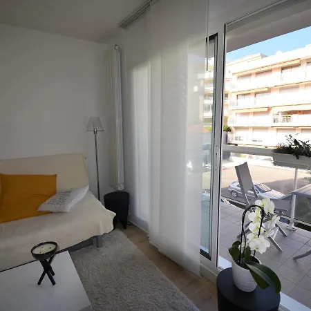 : T2 Moderne A 2 Pas De La Avec Balcon, Wifi, Parking Et Tv Cinema - Fr-1-420-71 Apartmán *